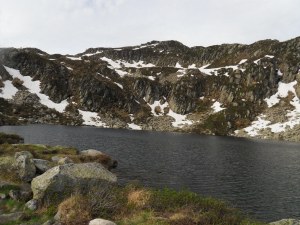L'étang d'Alate, sur le chemin de Bassiès