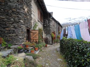 Le linge sèche dans les rues