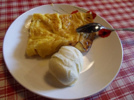 Un bon mariage: omelette flambée et glace vanille