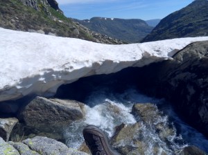 Ruisseau et neige