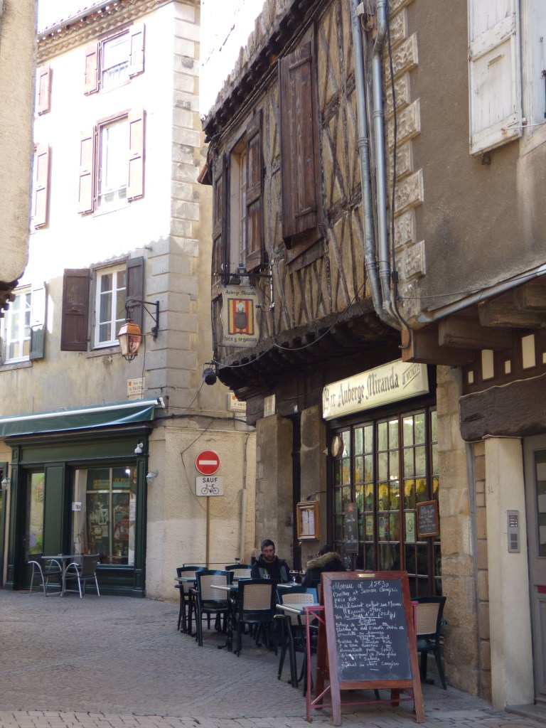Un petit tour à Foix dans les rues médiévales et une adresse à découvrir : Le Guarana