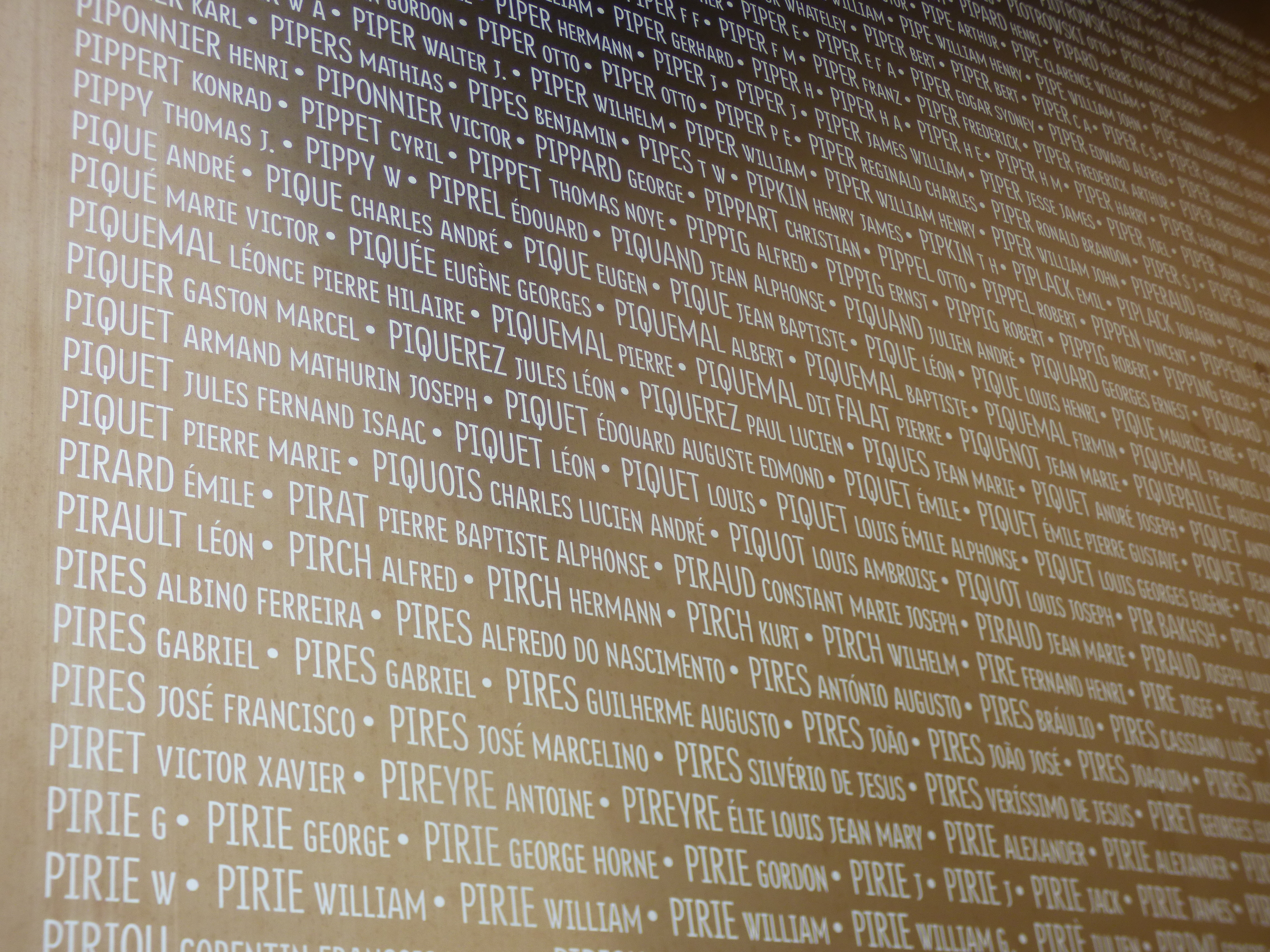 580 000 noms inscrits sur le monument